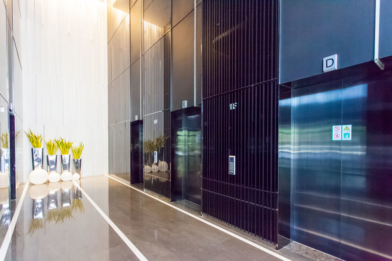 绿地汇中心电梯厅